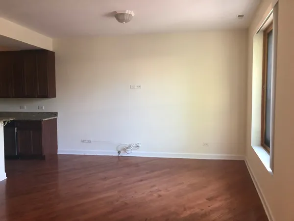 $2,495 | 1533 West Hollywood Avenue, Unit 1, Chicago, IL 60660