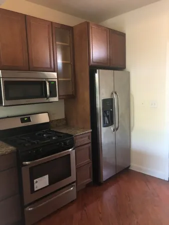 $2,495 | 1533 West Hollywood Avenue, Unit 1, Chicago, IL 60660