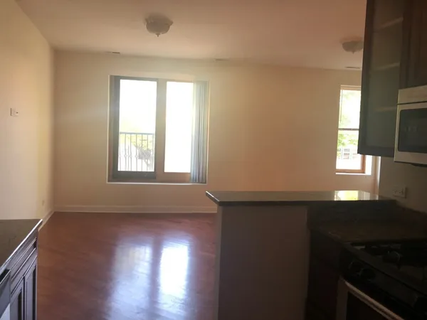 $2,495 | 1533 West Hollywood Avenue, Unit 1, Chicago, IL 60660