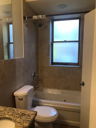 $2,495 | 1533 West Hollywood Avenue, Unit 1, Chicago, IL 60660