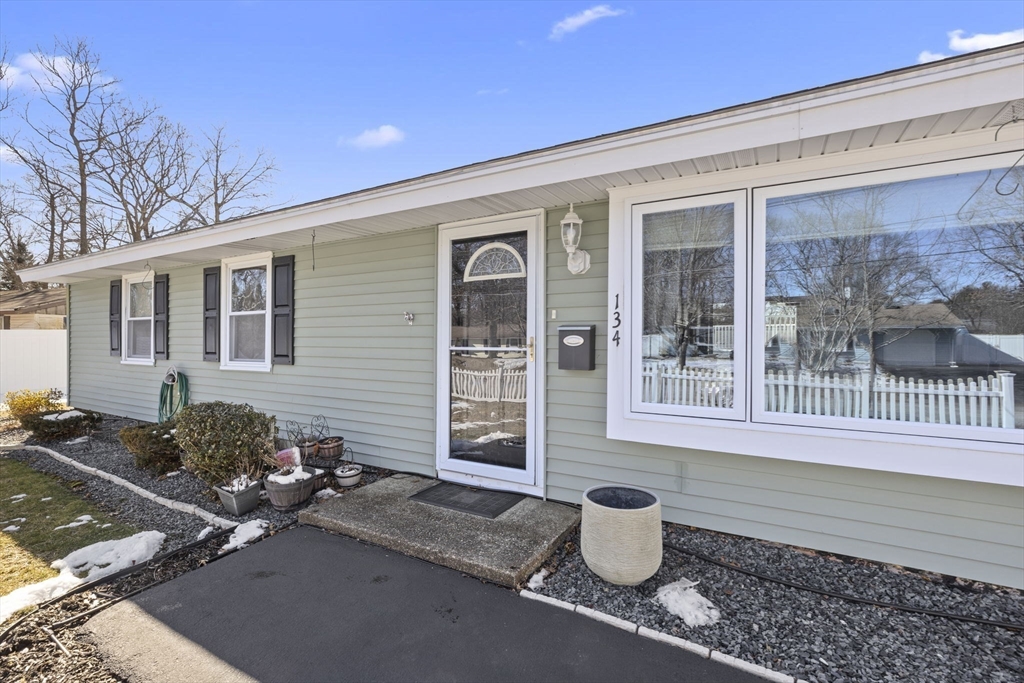 134 Deanna Road Brockton, MA 02302 - Photo 4 of 33 a front view of a house