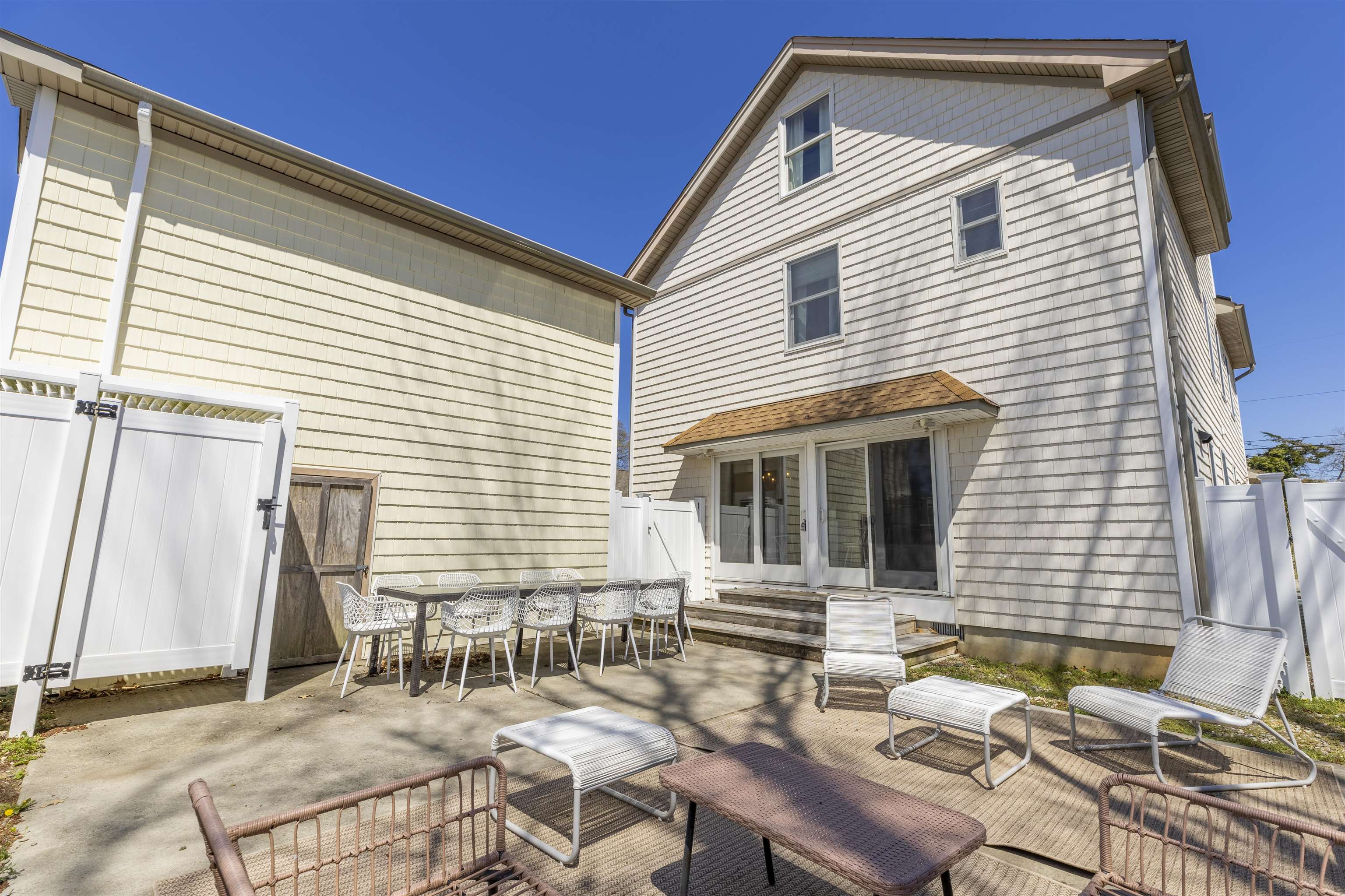 50 Birch Road Villas, NJ 08251 - Photo 20 of 50 a backyard of a house with table and chairs