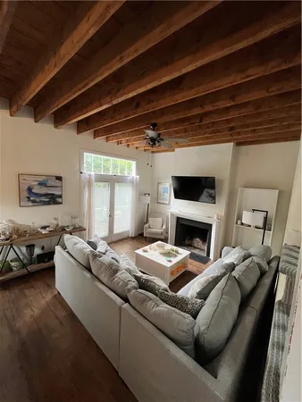 $2,650 | 45 Ayrault Street, Unit C2, Newport, RI 02840