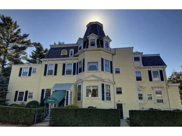 $2,650 | 45 Ayrault Street, Unit C2, Newport, RI 02840