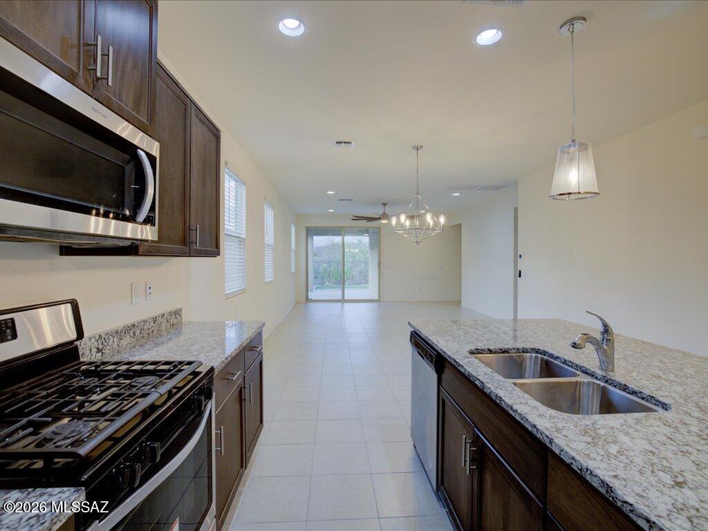 14031 East Golden Oaks Road Vail, AZ 85641 - Photo 11 of 40 20-03Interior03_1