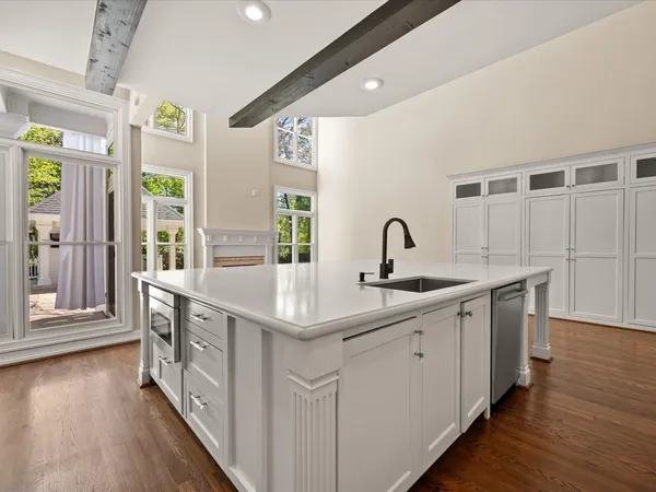 $1,650,000 | 83 South Longspur Drive, The Woodlands, TX 77380