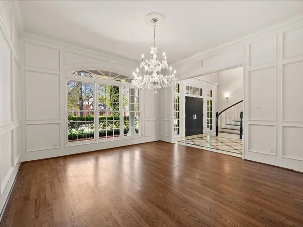 $1,650,000 | 83 South Longspur Drive, The Woodlands, TX 77380