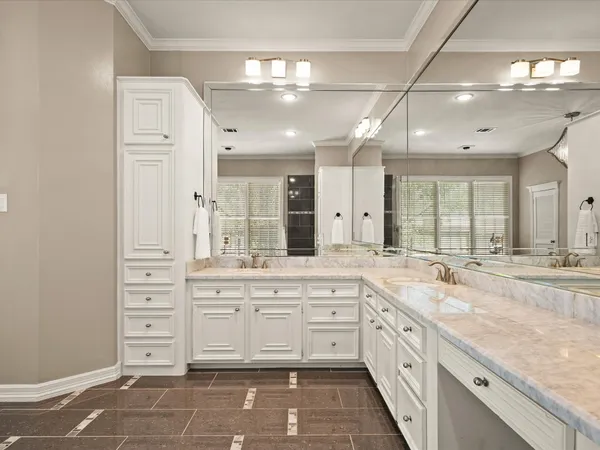 $1,650,000 | 83 South Longspur Drive, The Woodlands, TX 77380