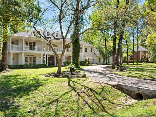 $1,650,000 | 83 South Longspur Drive, The Woodlands, TX 77380