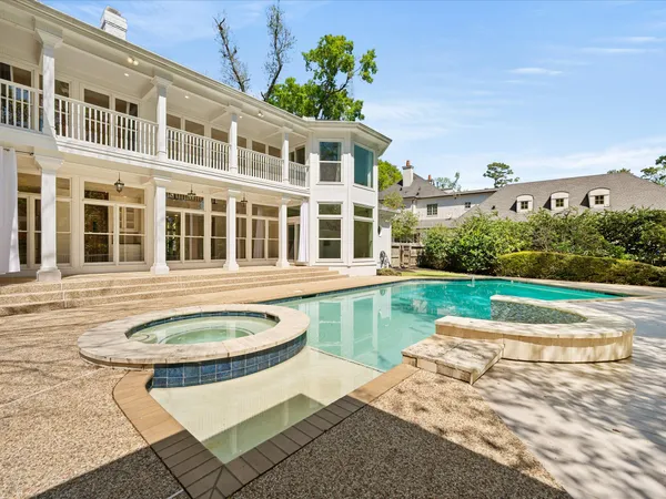 $1,650,000 | 83 South Longspur Drive, The Woodlands, TX 77380