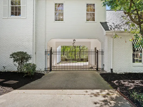 $1,650,000 | 83 South Longspur Drive, The Woodlands, TX 77380