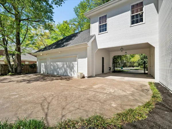 $1,650,000 | 83 South Longspur Drive, The Woodlands, TX 77380