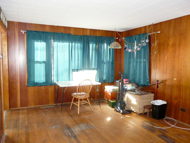 8 Cross Street Fox Lake, IL 60020 - Photo 4 of 10 a living room with furniture and a large window