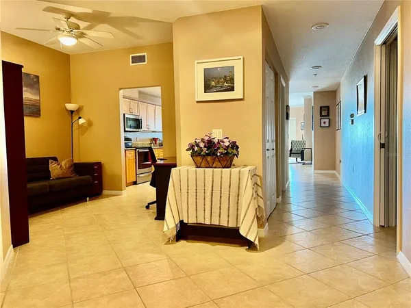 $2,950 | 1188 North Tamiami Trail, Unit 403, Sarasota, FL 34236