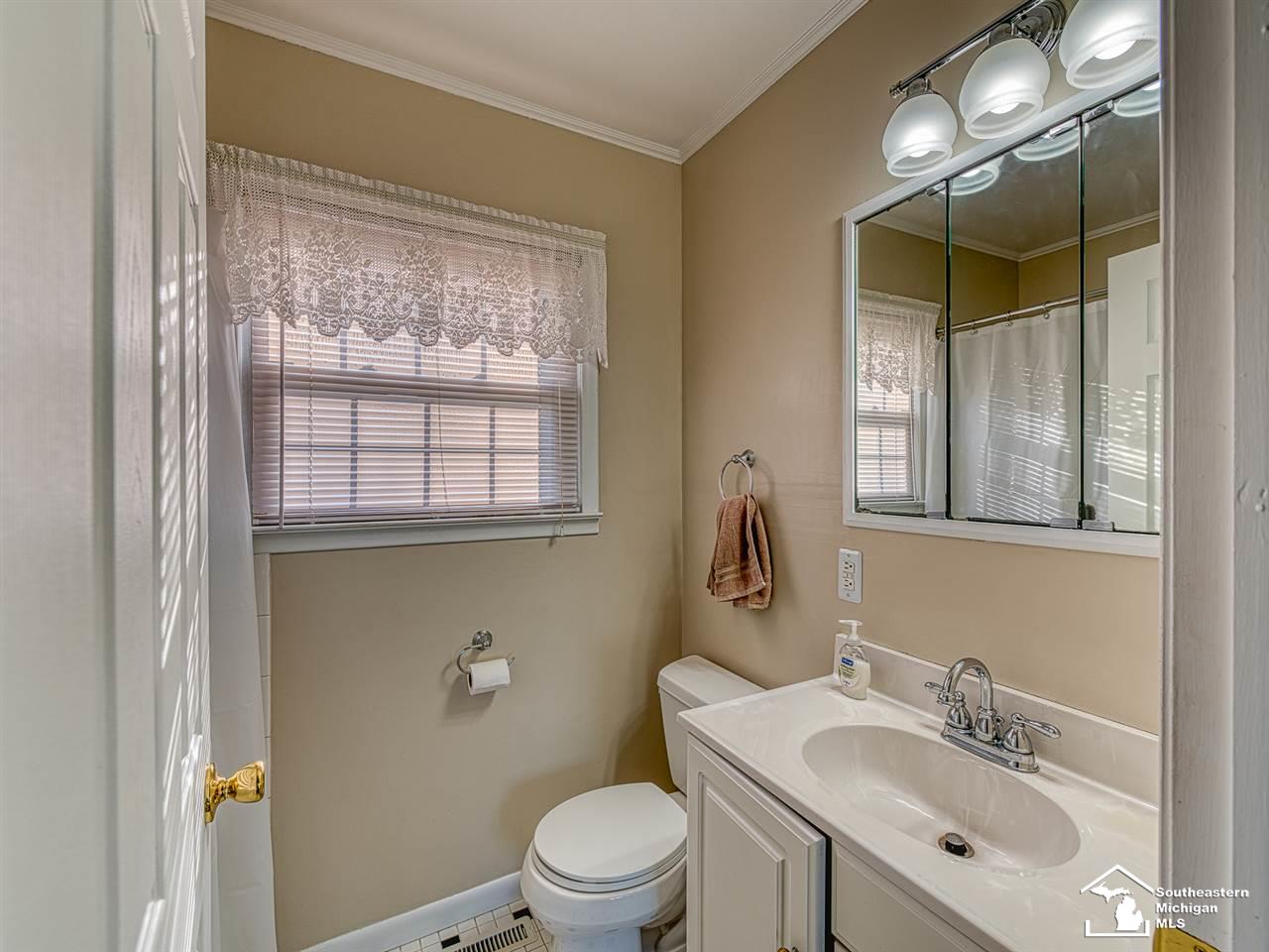 881 Stewart Road Monroe, MI 48162 - Photo 21 of 29 50009405-20.JPG