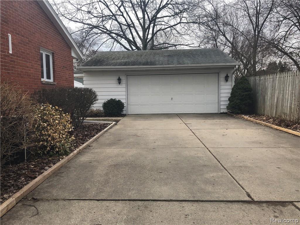925 North Road Fenton, MI 48430 - Photo 2 of 30