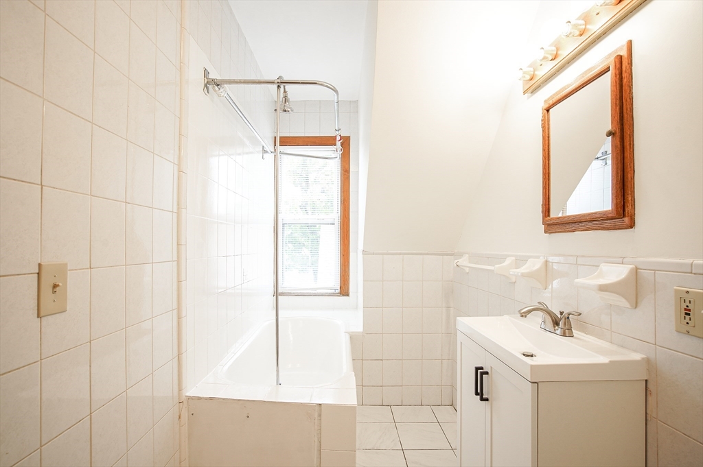 72-74 Crystal Avenue, Unit 3 Springfield, MA 01108 - Photo 10 of 19
