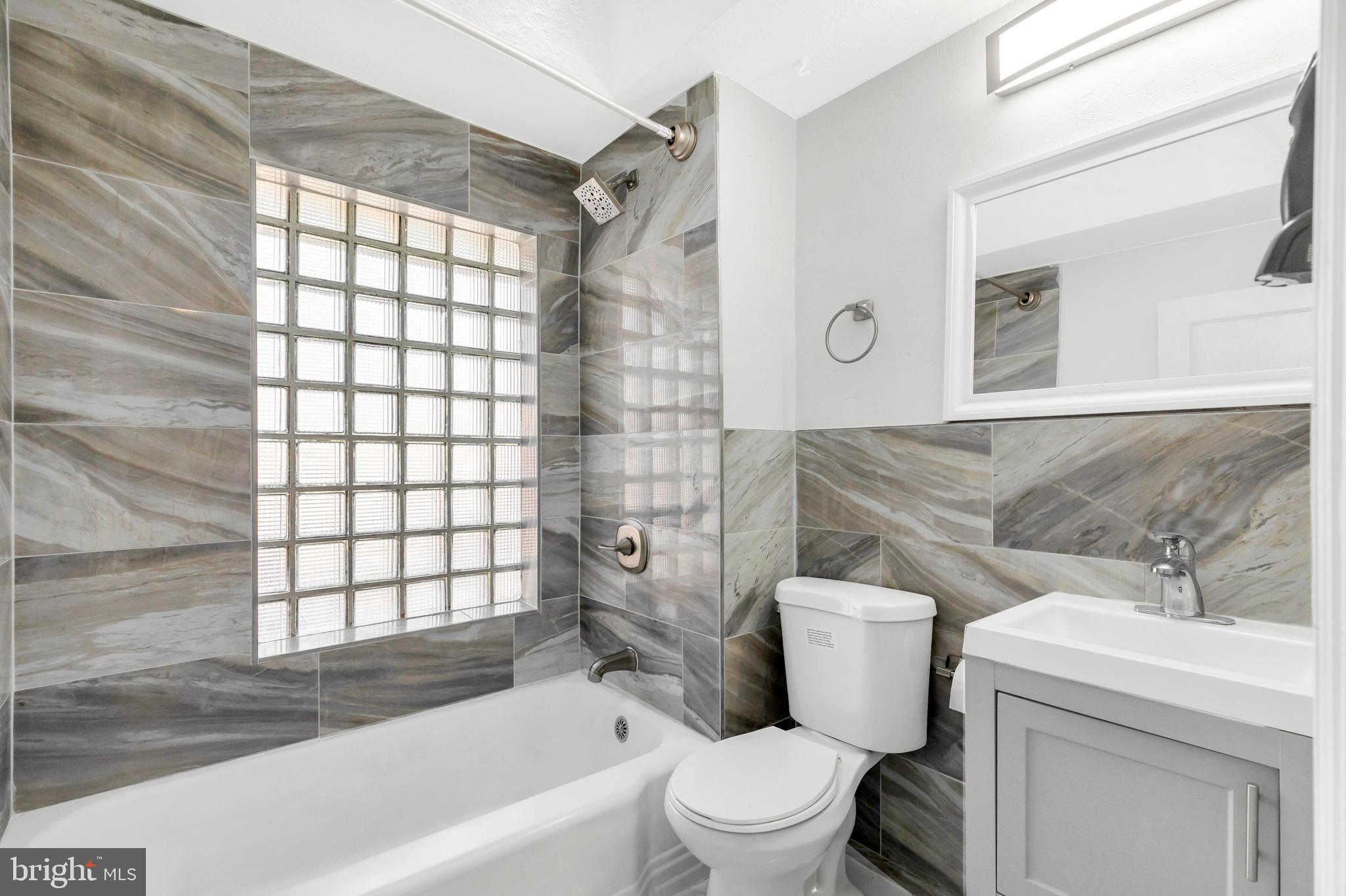 198 Sherbrook Boulevard Upper Darby, PA 19082 - Photo 19 of 30 a bathroom with a toilet a sink and a bathtub