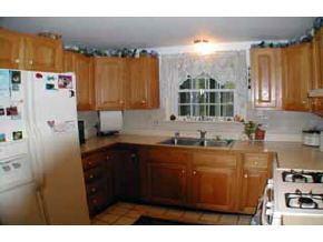 10 Century Road Nashua, NH 03064 - Photo 2 of 5