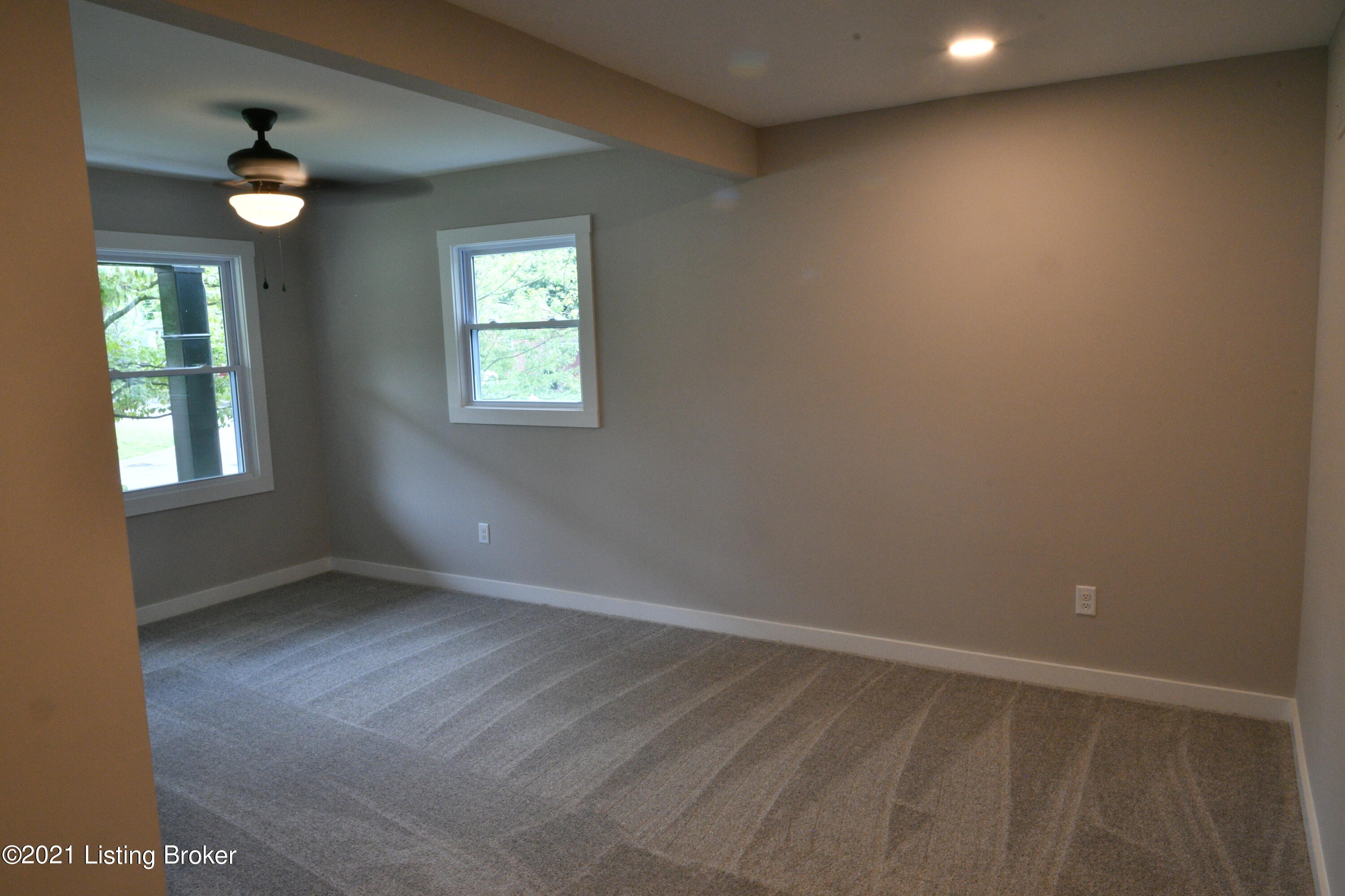 4602 Hedges Road Louisville, KY 40216 - Photo 11 of 29 DSC_2732