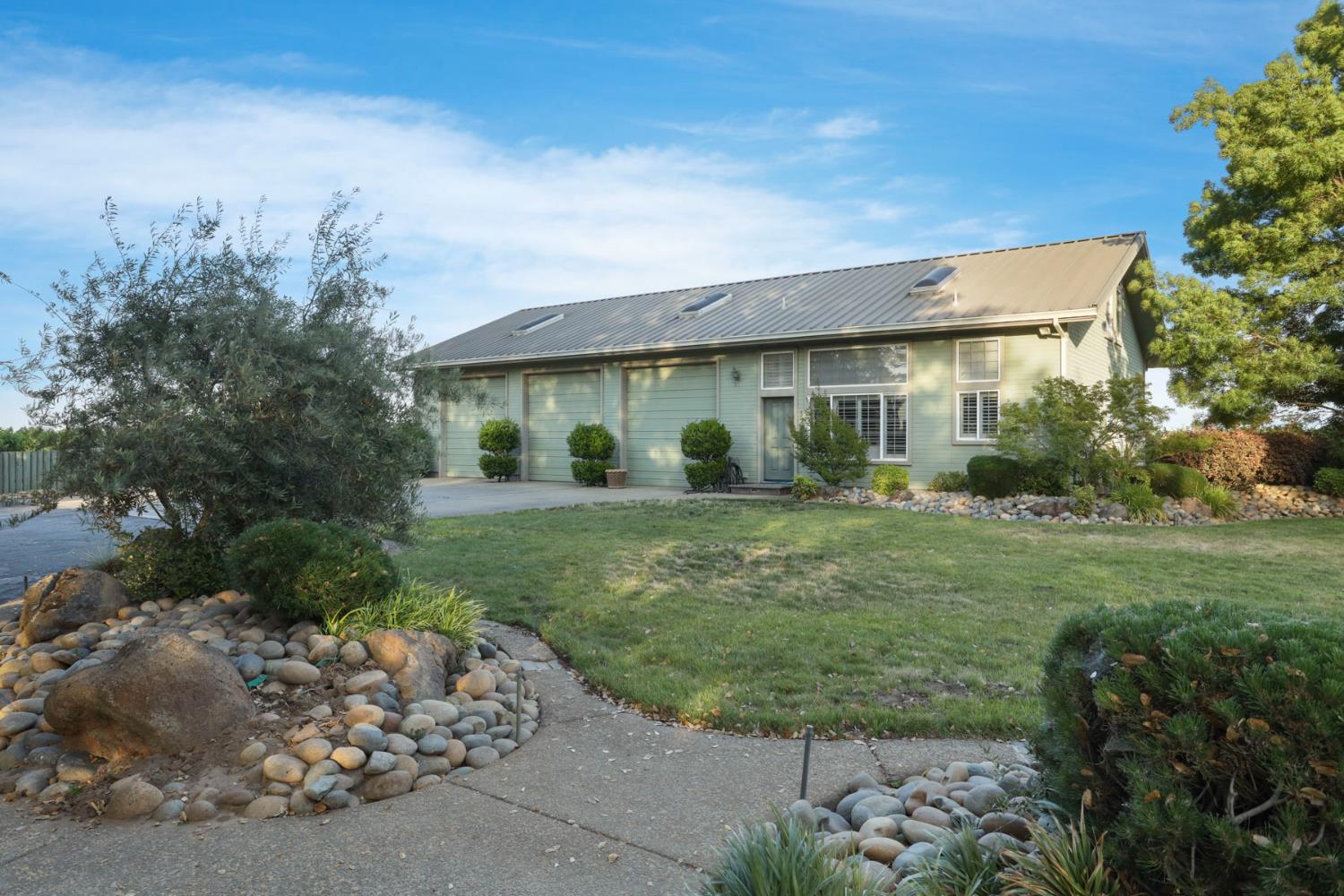 18050 North Tretheway Road Lodi, CA 95240 - Photo 18 of 37 a view of a house with backyard and garden