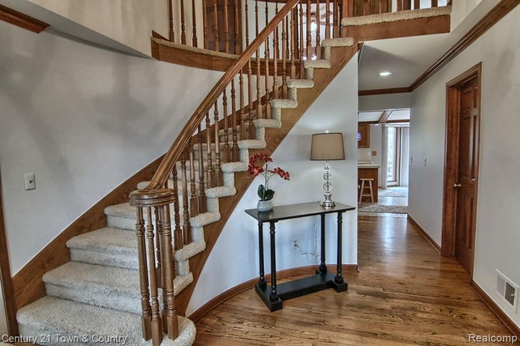 1650 Snowden Circle Rochester, MI 48306 - Photo 16 of 33 Foyer_2nd_View.jpg