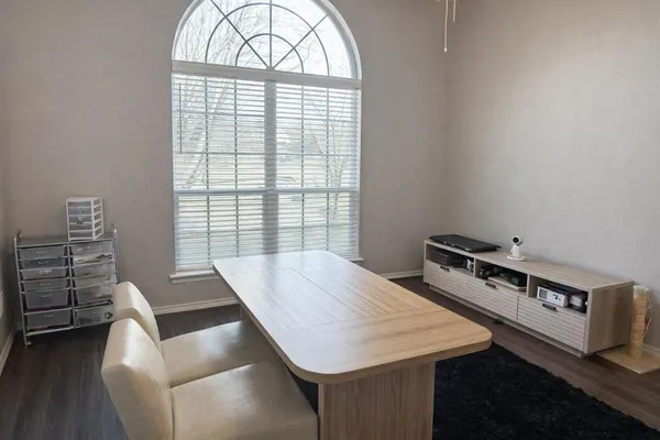 a view of a livingroom with furniture