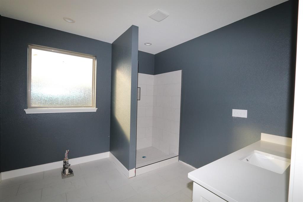 16445 Cooper Way Flint, TX 75762 - Photo 18 of 28 a view of an empty room with windows