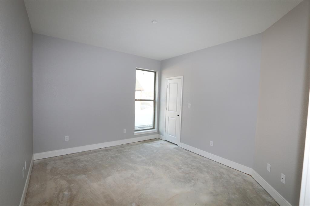 16445 Cooper Way Flint, TX 75762 - Photo 21 of 28 an empty room with windows and closet