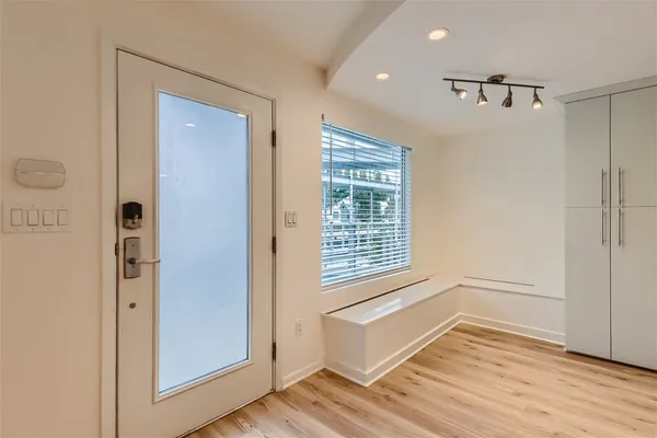 $2,450 | 41 Waller Street, Unit 207, Austin, TX 78702