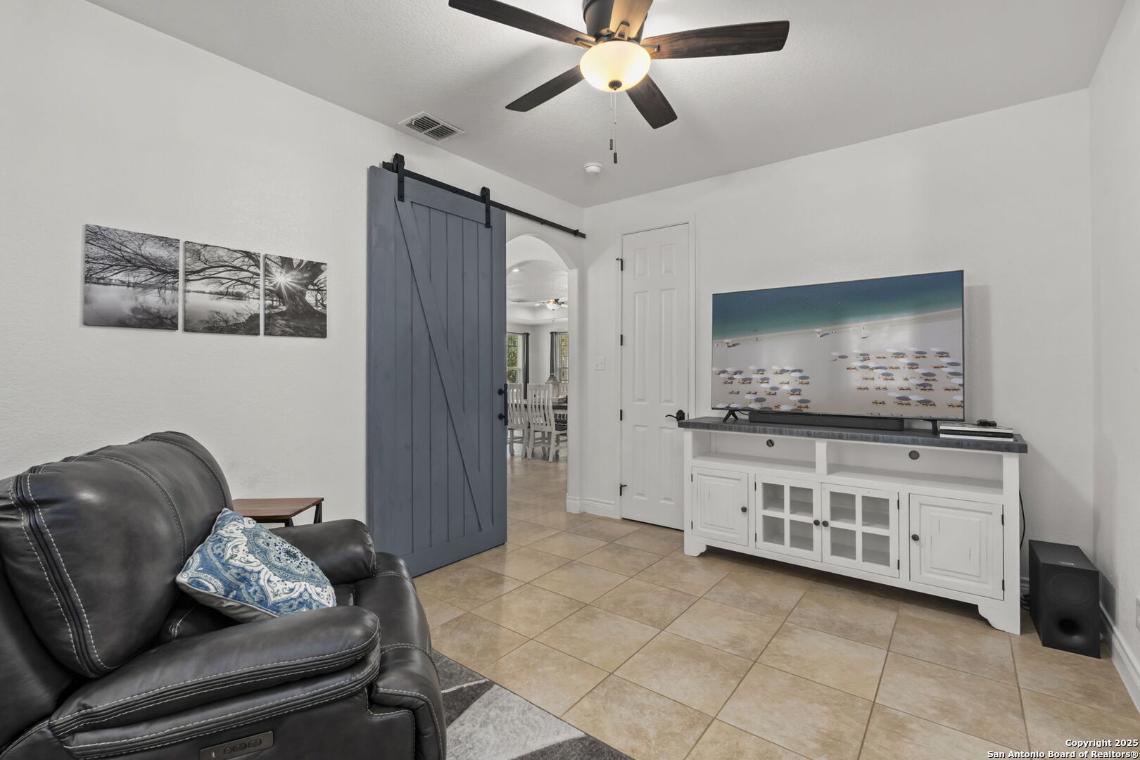 1608 Lake Ridge Boulevard Canyon Lake, TX 78133 - Photo 21 of 46 a living room with furniture and a flat screen tv