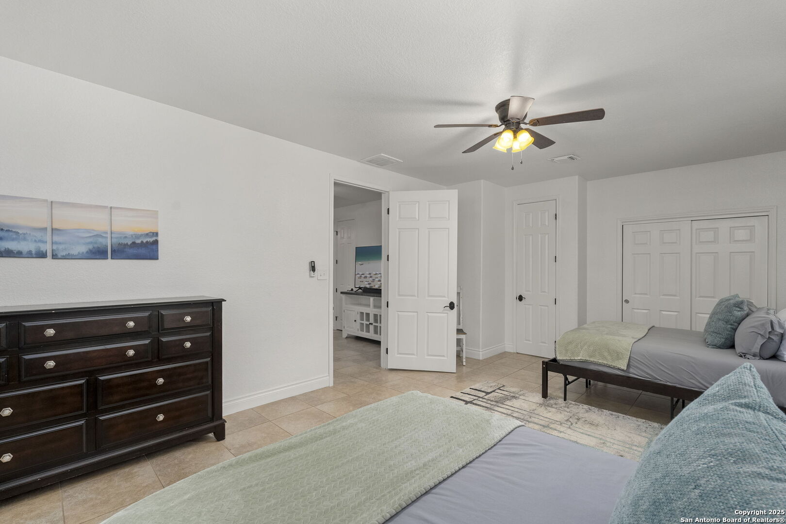 1608 Lake Ridge Boulevard Canyon Lake, TX 78133 - Photo 23 of 46 a living room with furniture and a ceiling fan