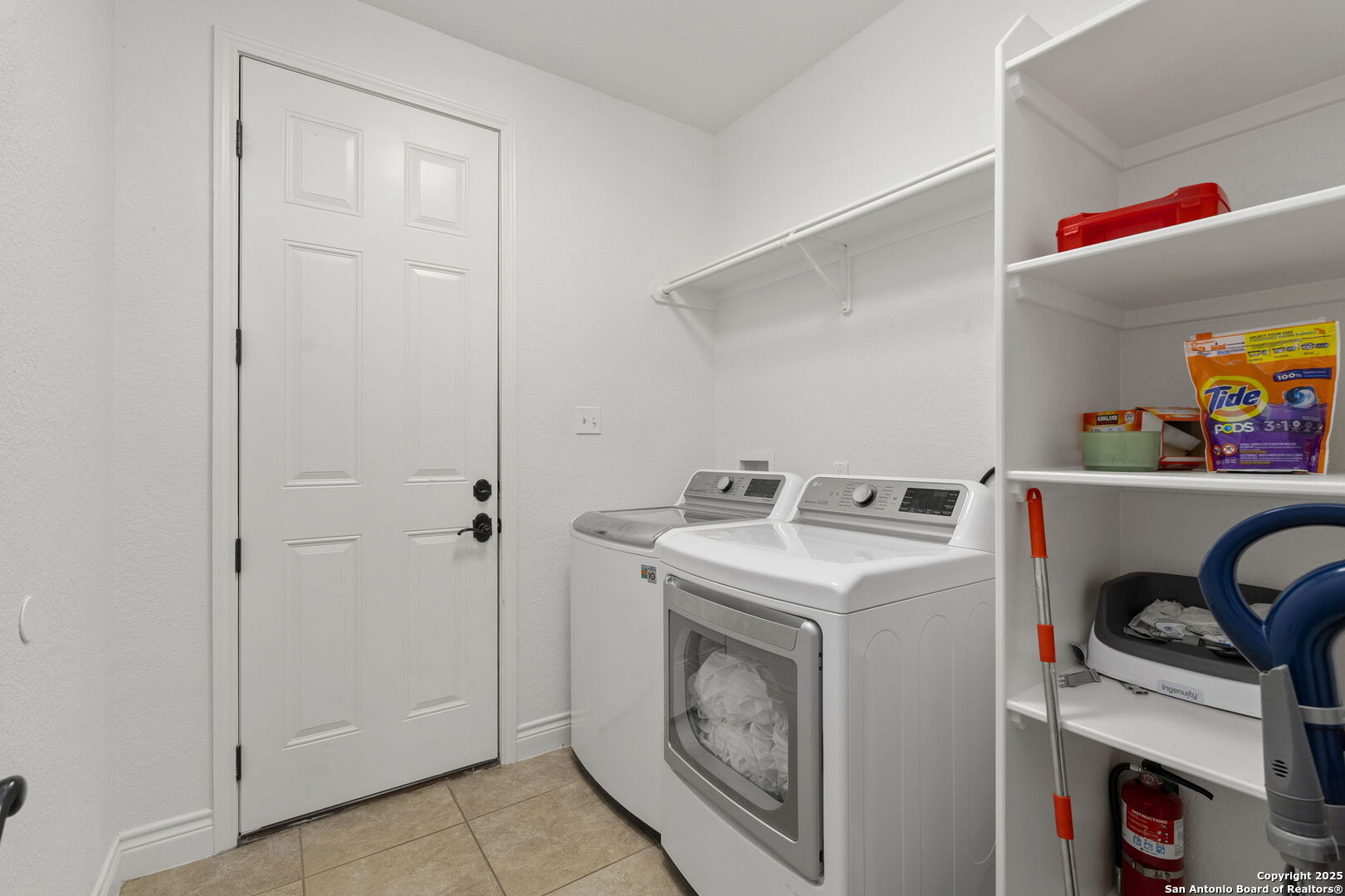 1608 Lake Ridge Boulevard Canyon Lake, TX 78133 - Photo 28 of 46 a utility room with dryer and washer