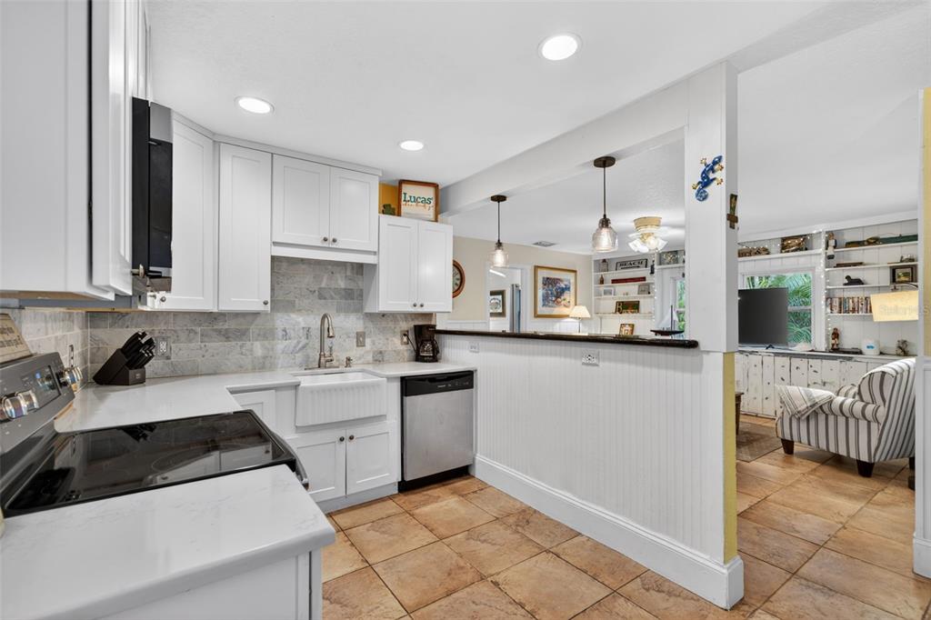 660 Linley Street Longboat Key, FL 34228 - Photo 11 of 64