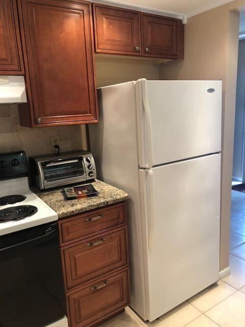 481 Normandy Lane Delray Beach, FL 33484 - Photo 3 of 15 kitchen
