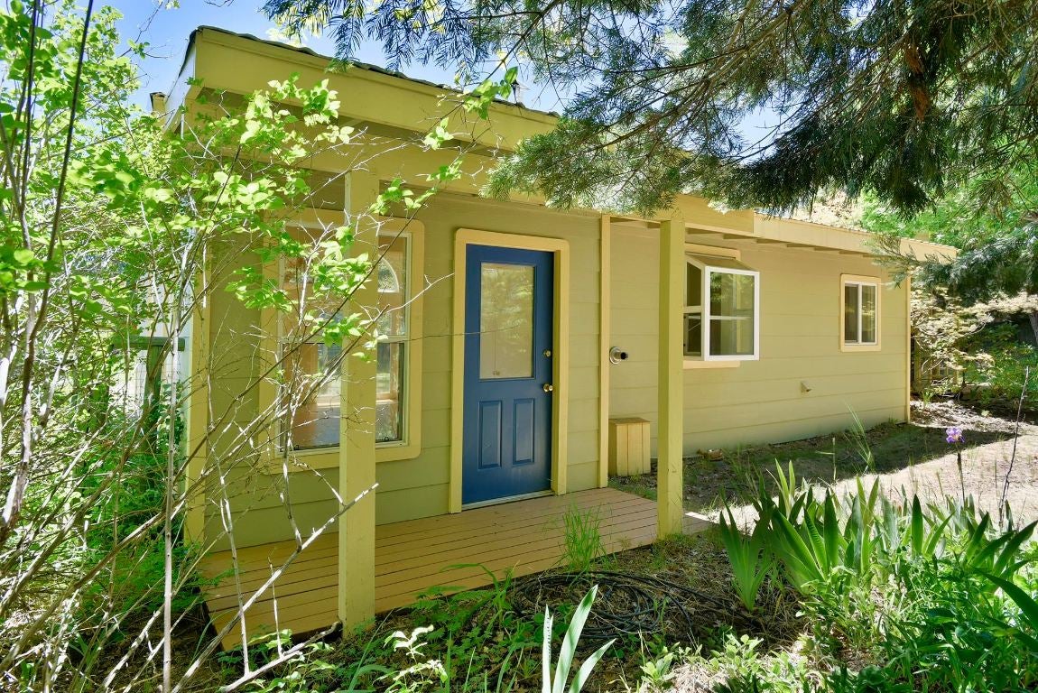 1224 Davis Place Road Mount Shasta, CA 96067 - Photo 2 of 27 Gallery Image 2