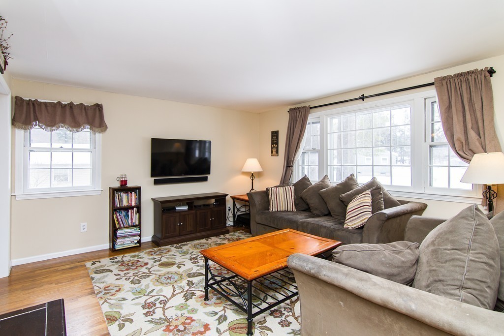 12 Northgate Road Franklin, MA 02038 - Photo 4 of 26 Gallery Image 4