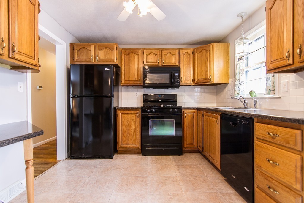 12 Northgate Road Franklin, MA 02038 - Photo 8 of 26 Gallery Image 8