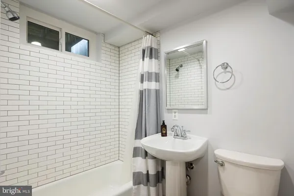 $5,900 | 822 South Royal Street, Alexandria, VA 22314