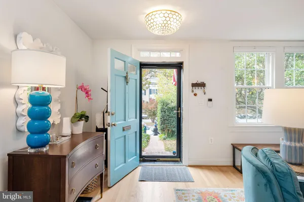 $5,900 | 822 South Royal Street, Alexandria, VA 22314