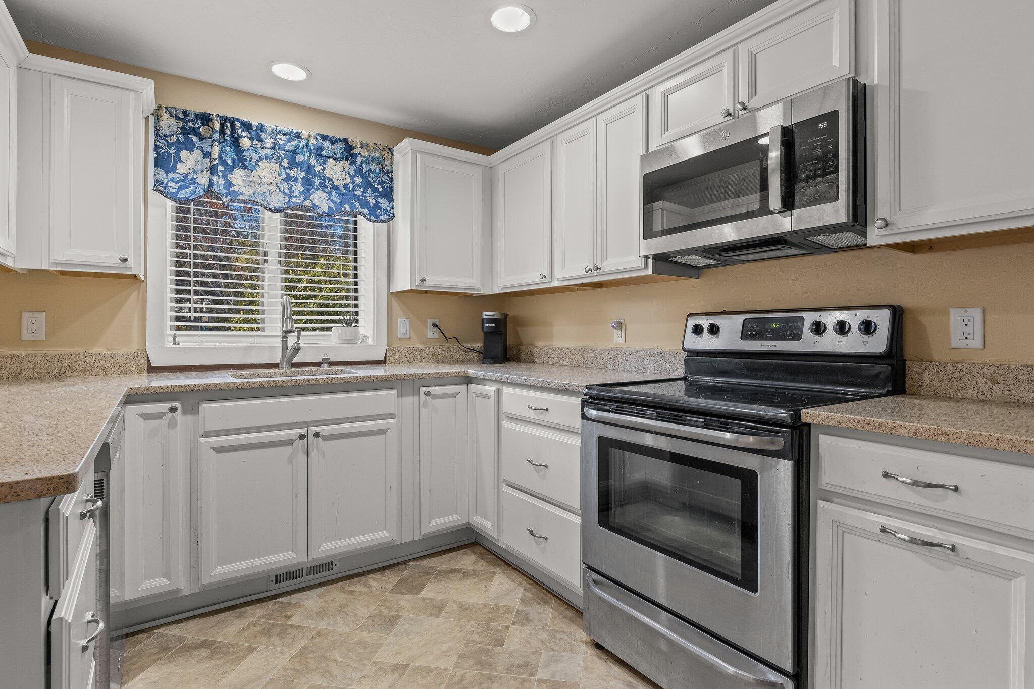 11 Shellback Way, Unit 11B Mashpee, MA 02649 - Photo 5 of 27 7-web-or-mls-11-shellback-way