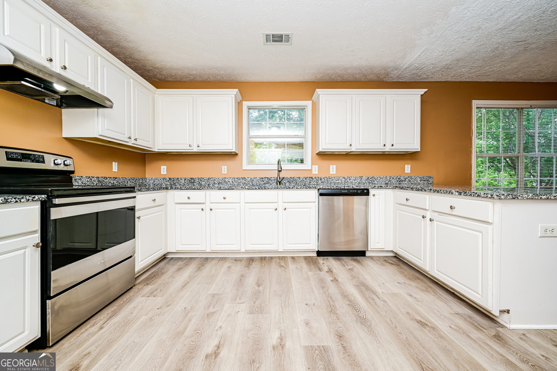 3807 Button Gate Court Lithonia, GA 30038 - Photo 7 of 23