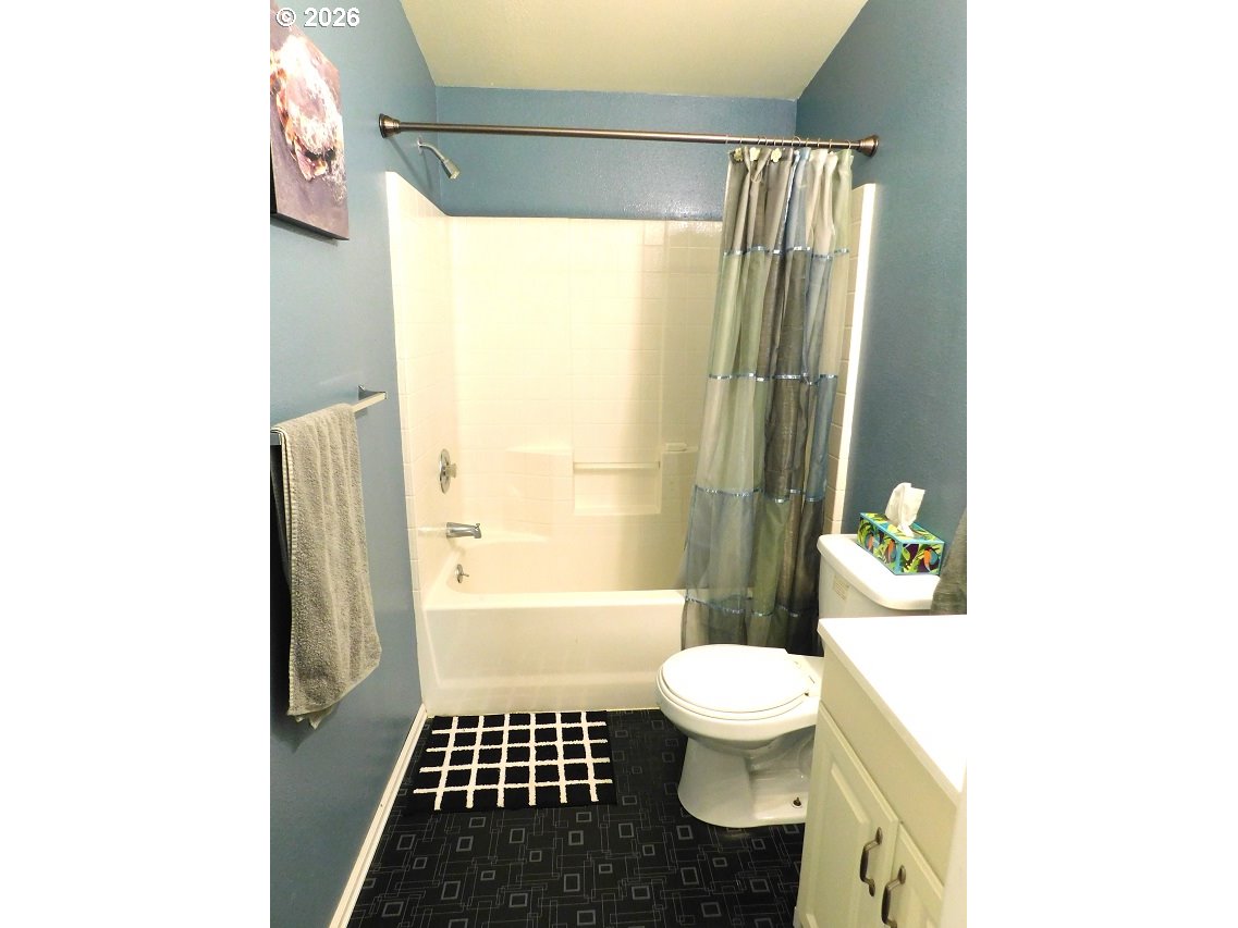 1105 Riverside Drive, Unit 32 Vernonia, OR 97064 - Photo 14 of 37 Bathroom