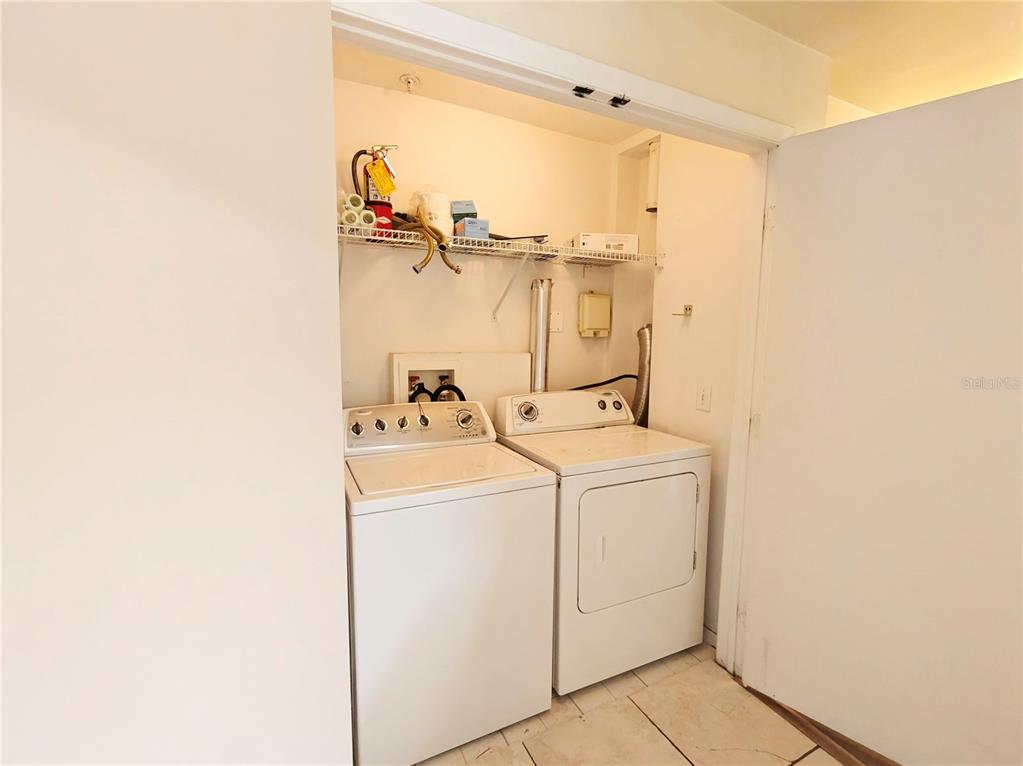 4000 Southwest 23rd Street, Unit 5207 ROOM B Gainesville, FL 32608 - Photo 21 of 23 a utility room with dryer and washer