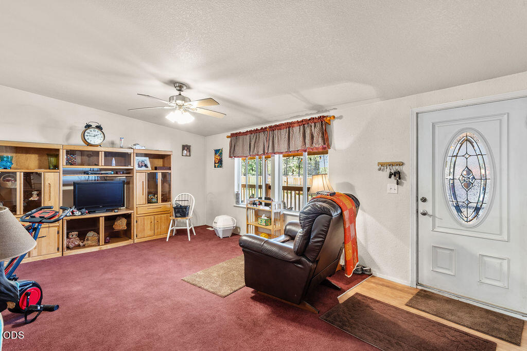 15688 Rim Drive La Pine, OR 97739 - Photo 12 of 28