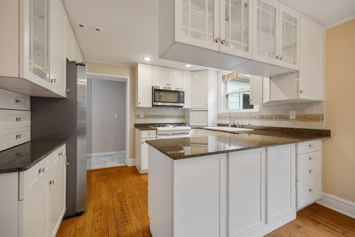 1314 Glenview Road Glenview, IL 60025 - Photo 9 of 25
