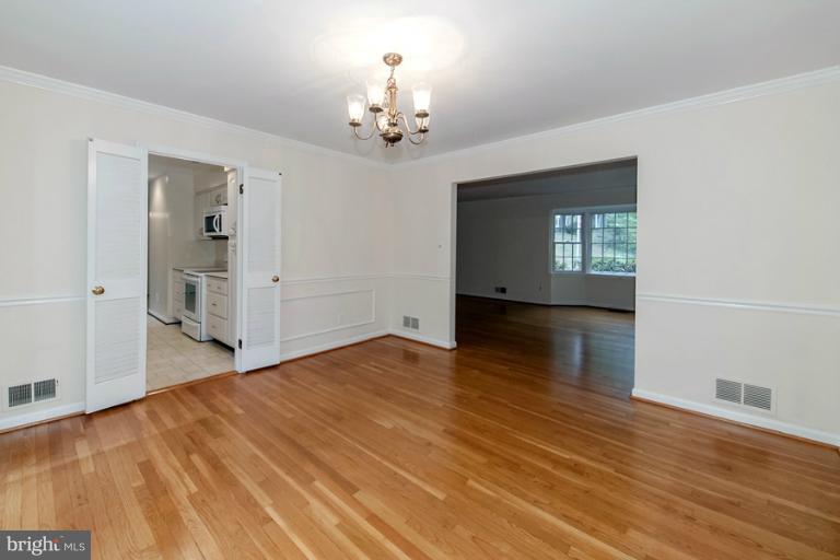 7706 Falstaff Road McLean, VA 22102 - Photo 3 of 30 Dining Room