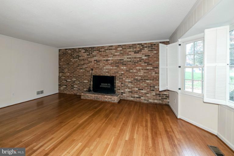 7706 Falstaff Road McLean, VA 22102 - Photo 4 of 30 Family Room