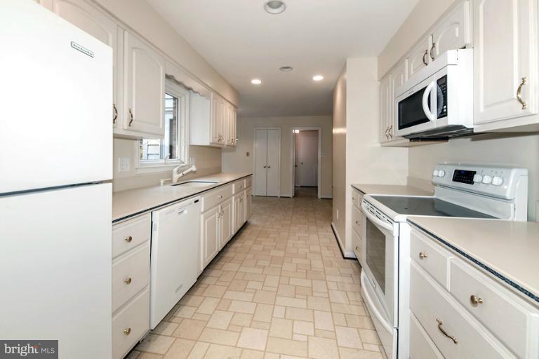 7706 Falstaff Road McLean, VA 22102 - Photo 8 of 30 Kitchen