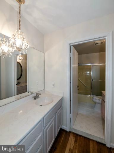 7706 Falstaff Road McLean, VA 22102 - Photo 10 of 30 Bath (Master)